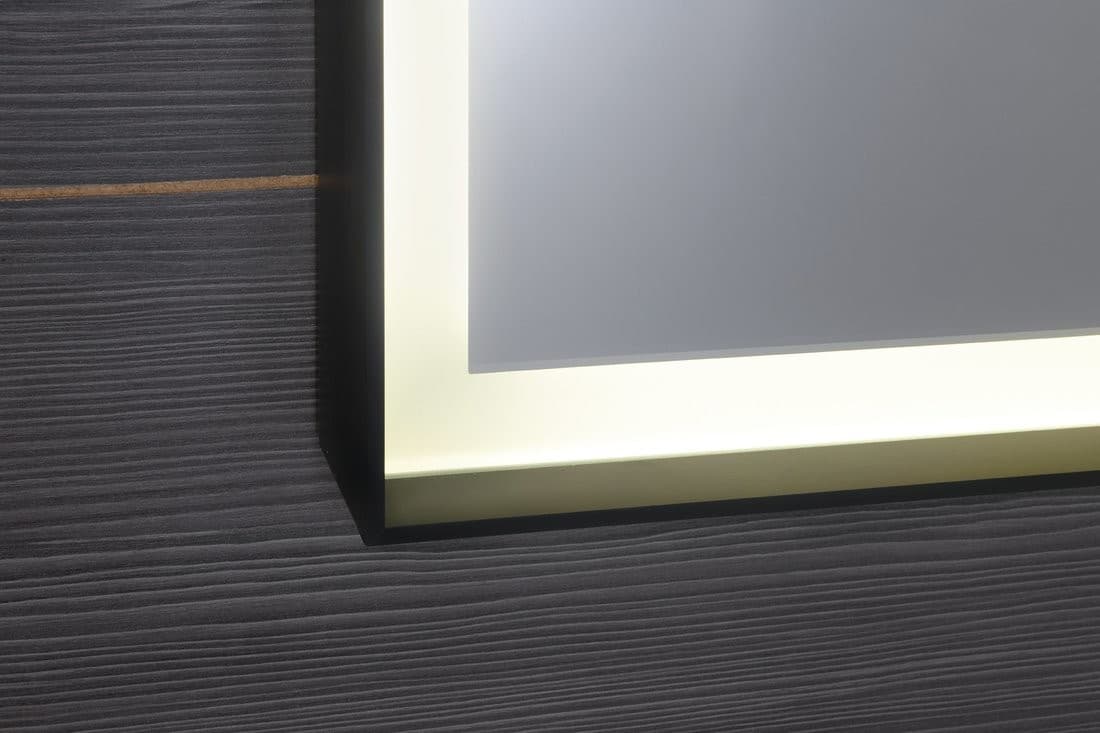SORT lustro LED 470x700mm z czarną metalową ramą