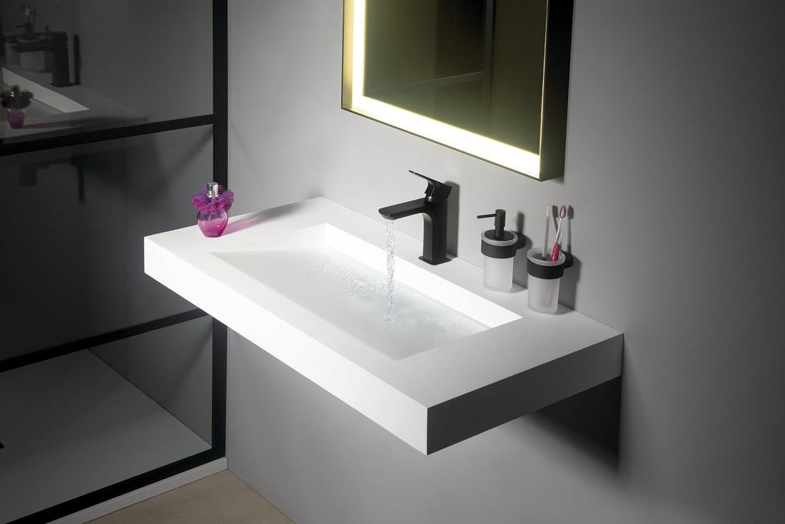 SORT lustro LED 470x700mm z czarną metalową ramą