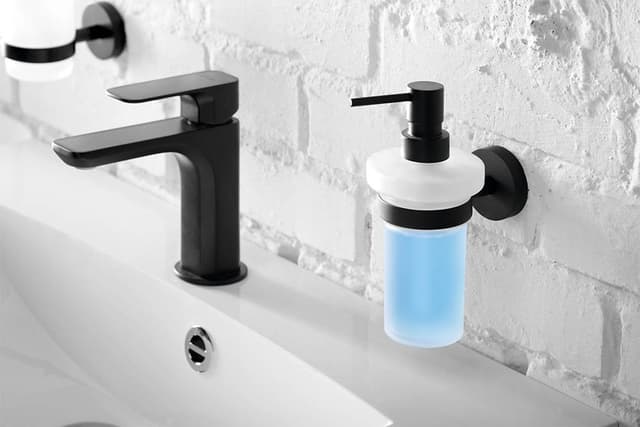 X-ROUND BLACK dozownik mydła 250ml, szkło mleczne