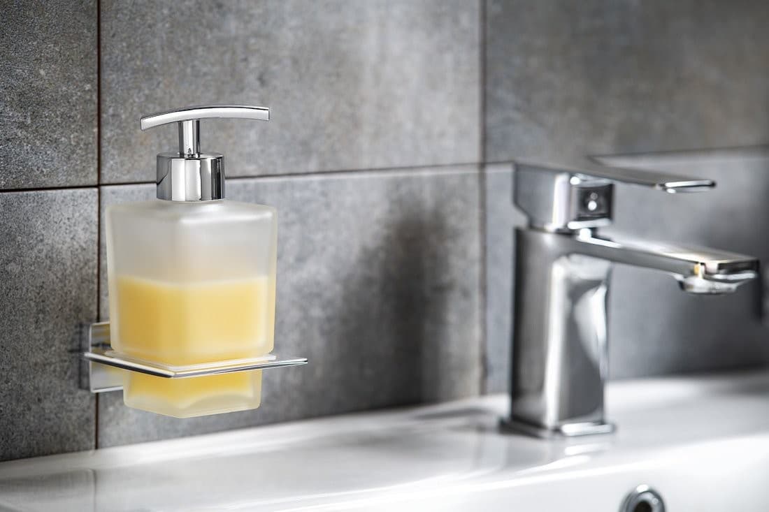 APOLLO dozownik mydła 200ml ze szkła mlecznego (chrom)