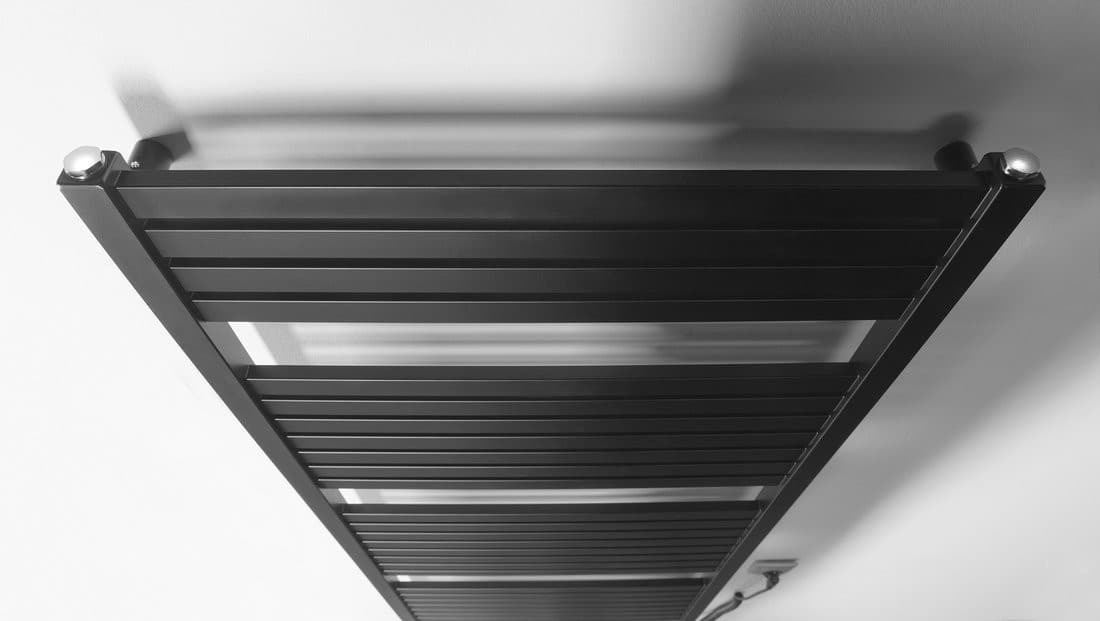 TONDI-E grzejnik elektryczny 600x1690 mm, 800 W, matowy czarny