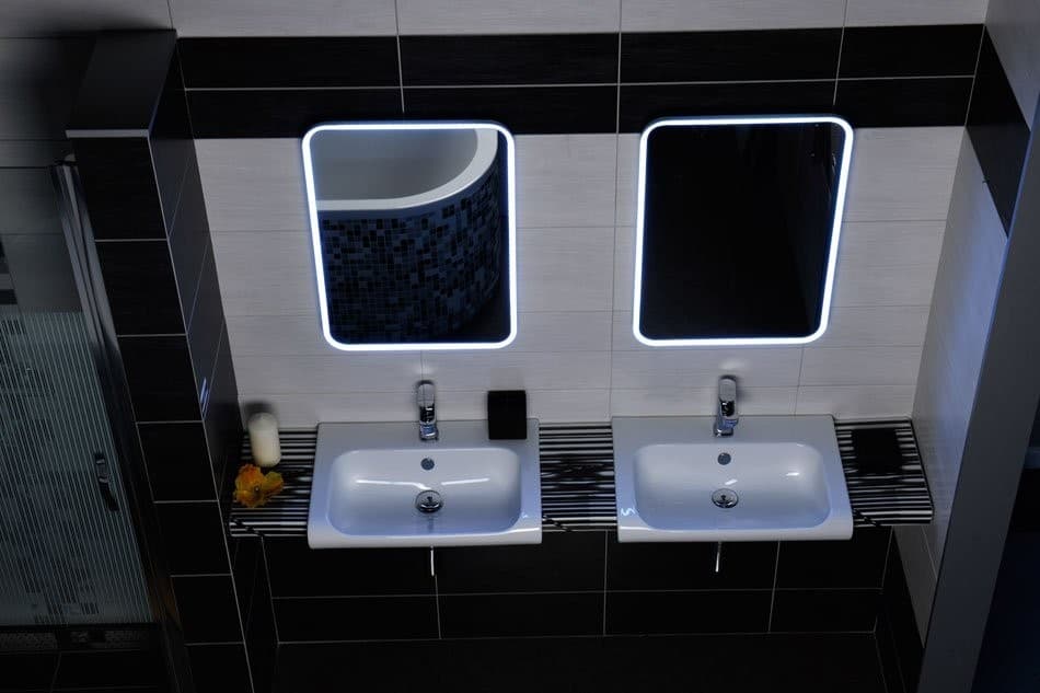 FLOAT lustro LED z oświetleniem 60x80 cm