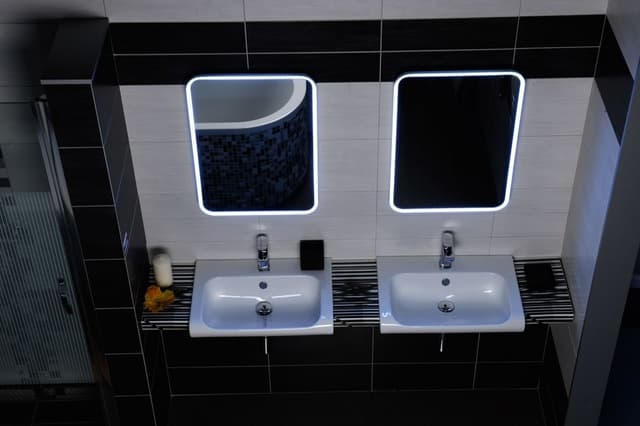 FLOAT lustro LED z oświetleniem 60x80 cm