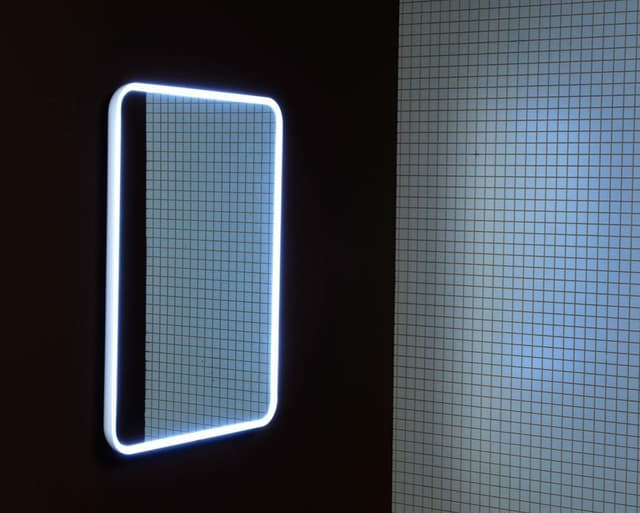 FLOAT lustro LED z oświetleniem 60x80 cm