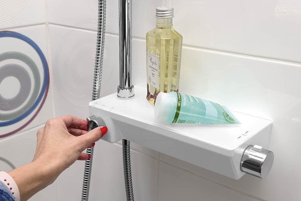 LIAM zestaw prysznicowy z baterią termostatyczną i półką