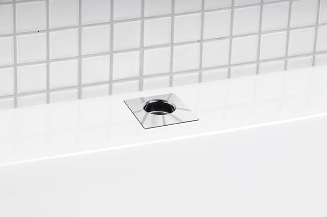 Gniazdo prysznicowe kwadratowe z wężem chromowane