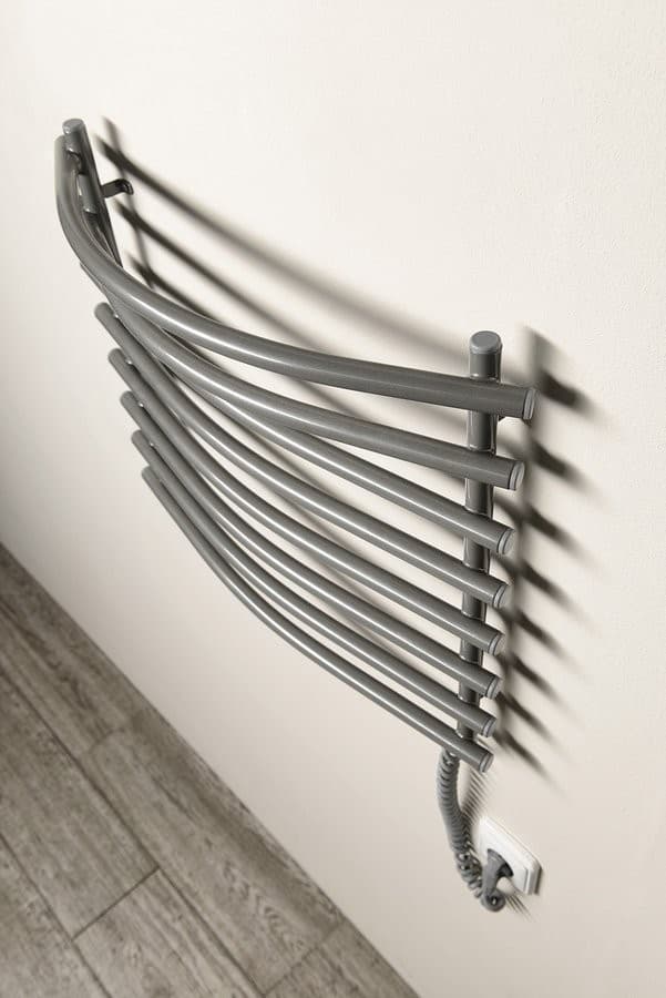 Elektryczna suszarka na ręczniki szary metalik 570x465 mm