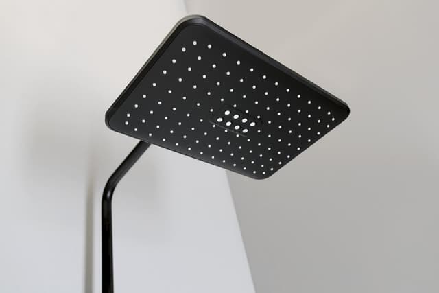 DARK teleskopowy zestaw prysznicowy z baterią termostatyczną