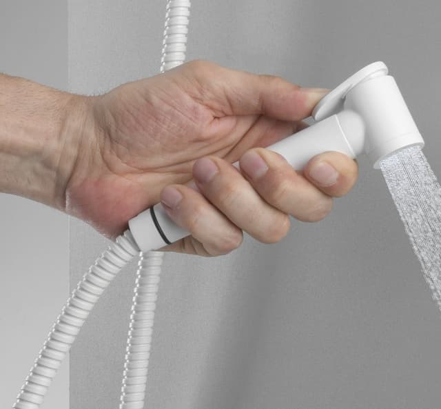 Bateria podtynkowa z prysznicem bidetowym, biały mat