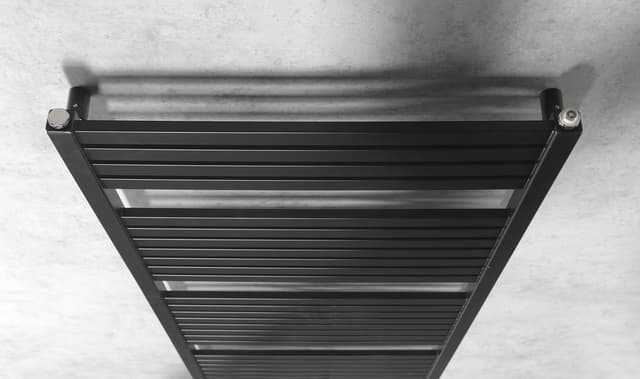 TONDI grzejnik łazienkowy 600x1330 mm, centralne podłączenie matowy czarny