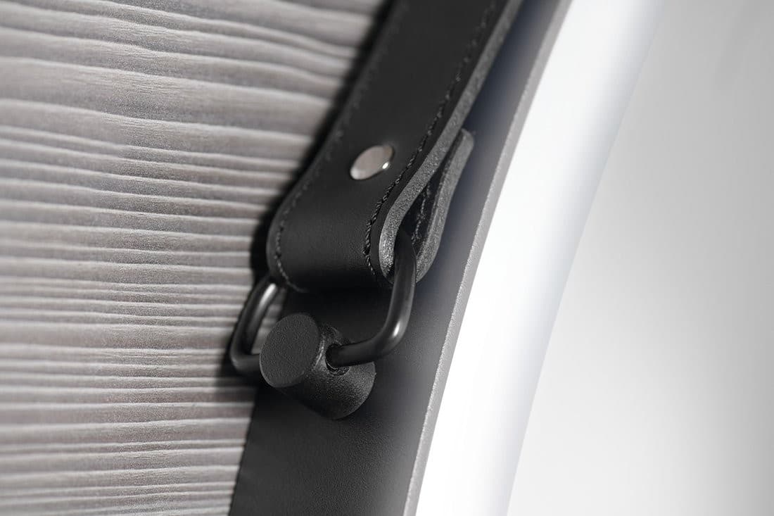 ORBITER okrągłe lustro LED ze skórzanym paskiem, 60cm