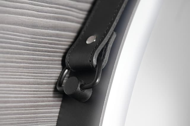 ORBITER okrągłe lustro LED ze skórzanym paskiem, 60cm