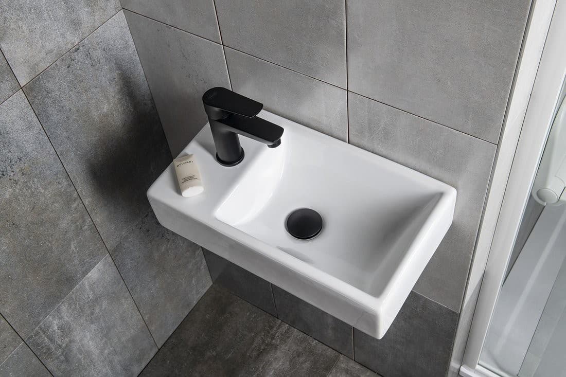 MINOS umywalka ceramiczna 45x26 cm z baterią lewą