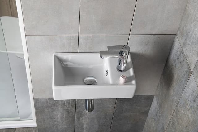 MINOS ceramiczna umywalka 40x22cm z baterią z prawej strony