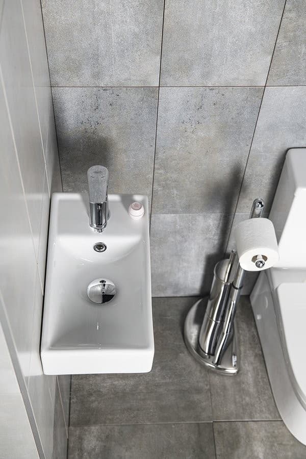 MINOS ceramiczna umywalka 40x22cm z baterią z prawej strony