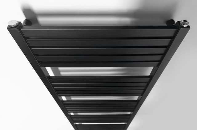 GRUNT grzejnik łazienkowy 500x1610 mm, środkowe podłączenie, matowy czarny