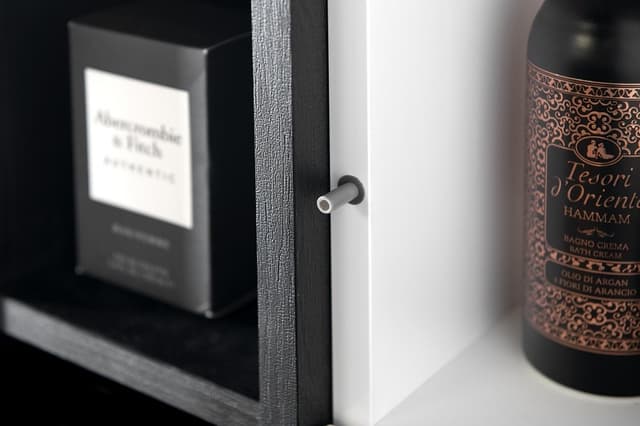 ESPACE wysoki słupek 35x172x32cm z 2 drzwiczkami