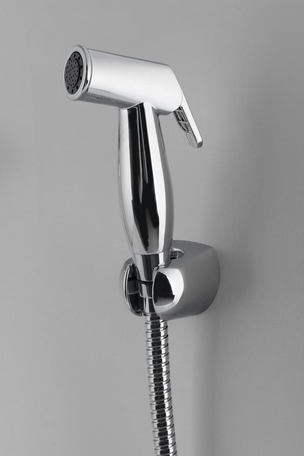 Słuchawka bidetowa i podwójny zawór do podłączenia wody do zbiornika WC