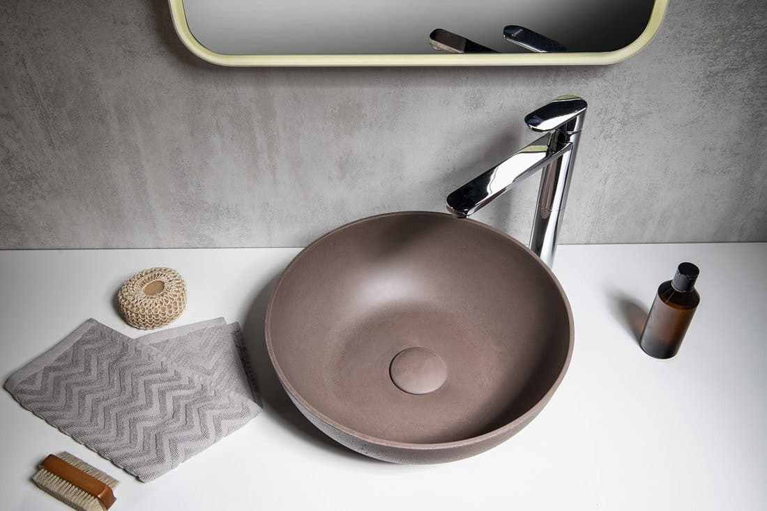 FORMIGO umywalka betonowa nablatowa, średnica 39cm, ciemny brąz