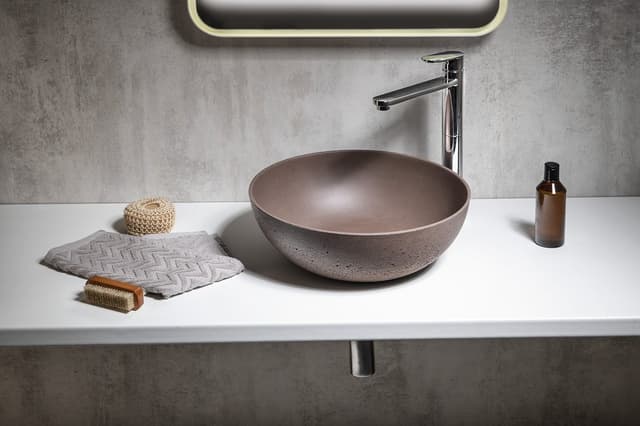 FORMIGO umywalka betonowa nablatowa, średnica 39cm, ciemny brąz