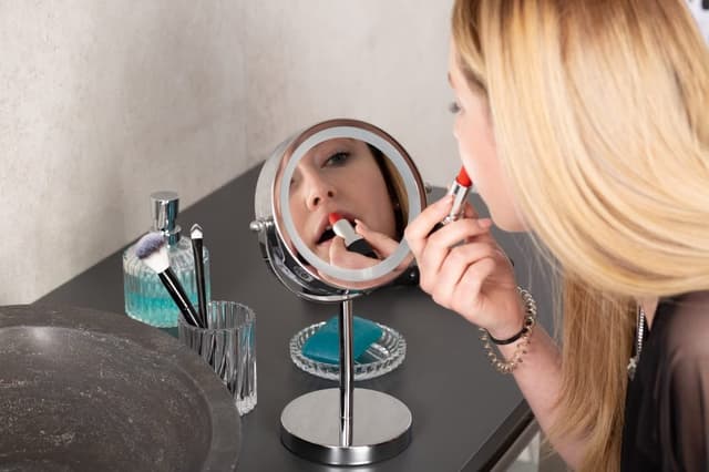 DAISY lusterko kosmetyczne stojące LED, średnica 150mm, dwustronne, chrom