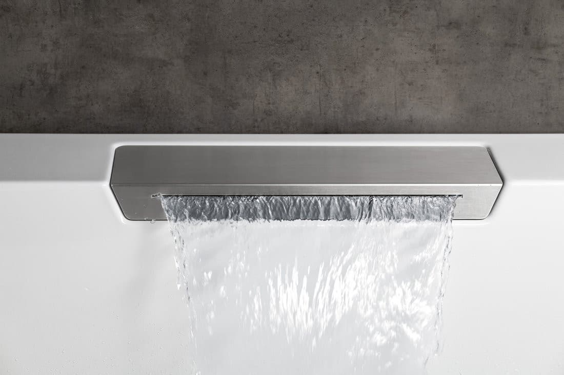 CASCATA wanna z hydromasażem, 185x85x45cm, kaskada czarna, Highline Hydro-Air, chrom