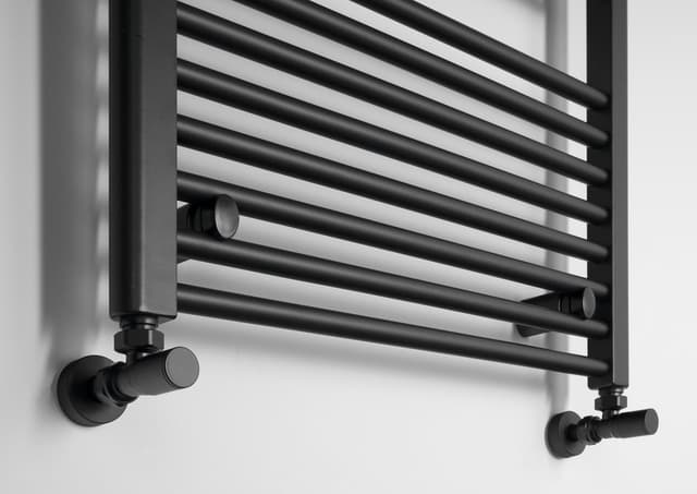 DIRECT grzejnik łazienkowy DIRECT grzejnik z bocznym przyłączem 600x1680mm, czarny mat