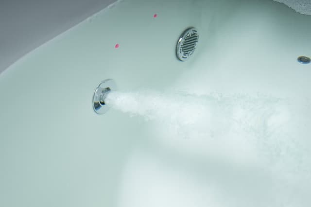 OBLO wanna z hydromasażem, 165x48cm, Attraction Hydro-Air, chrom, Colorterapie
